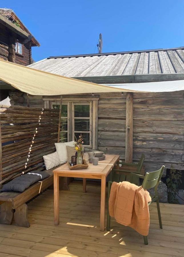 Sauefjoset - Idyllisk Gardstun Fra 1800-Tallet Skjak Exterior photo