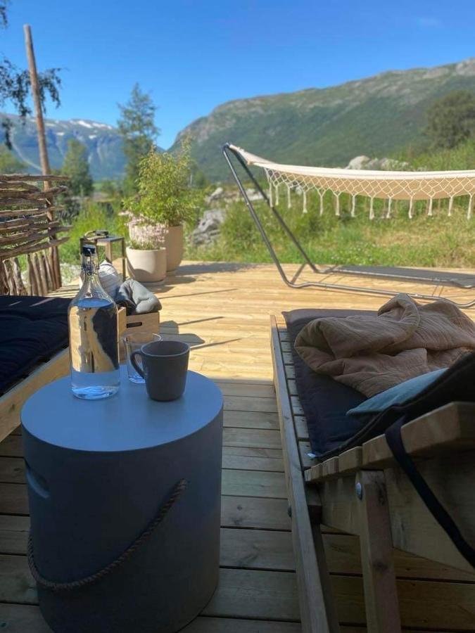 Sauefjoset - Idyllisk Gardstun Fra 1800-Tallet Skjak Exterior photo